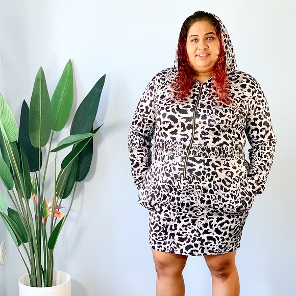 PLUS SIZE LEOPARD PRINT DRESS - Picture 1 of 4
